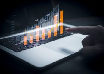 Manhã no mercado: Tarifas de Trump, revisão de rating do Brasil e incertezas com IOF devem guiar ativos