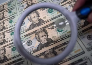 Manhã no mercado: Repercussão de pacote fiscal no Brasil e queda do dólar no exterior concentram atenções