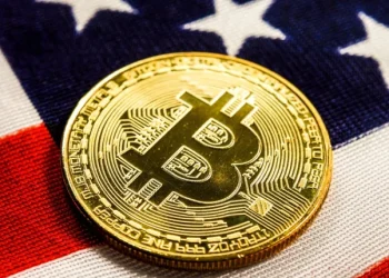 Manhã Cripto: Briga entre Trump e Musk agita mercado e leva Bitcoin a US$ 103 mil