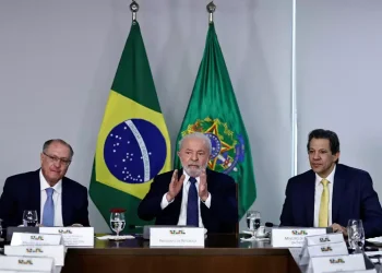 Prazo maior para China e acordo com UE: como está a posição do Brasil a três dias do tarifaço de Trump?