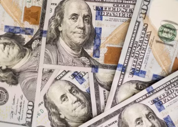 Manhã no mercado: Política doméstica deve influenciar ativos em dia de agenda esvaziada