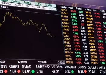 Ibovespa fecha na máxima histórica e dólar tem menor cotação em mais de um ano