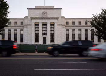 Manhã no mercado: Fed volta ao centro das atenções, enquanto cenário político no Brasil fica no radar