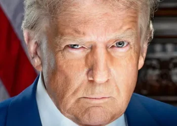 Manhã no mercado: Trump eleva tarifas ao Brasil e pressiona ativos, enquanto investidores aguardam IPCA e fala de Haddad