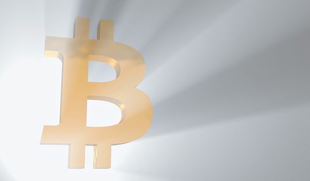 Bitcoin renova recorde histórico acima de US$ 120 mil e se torna o quinto maior ativo do mundo