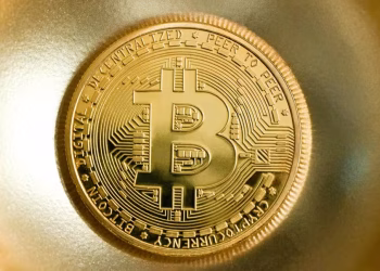 Bitcoin volta a subir e chega aos US$ 119 mil, enquanto ether corrige