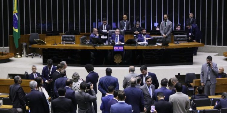 Câmara aprova projeto que altera regras de licenciamento ambiental