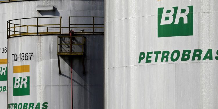 Descarbonização e licenciamento ambiental ganham destaque na Navalshore 2025. Petrobras revela avanços na frota