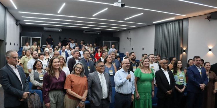 Empresas da B3 elevam lucros no 2º tri, mesmo com margens pressionadas e endividamento maior